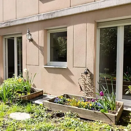Superb House At Nation Paris